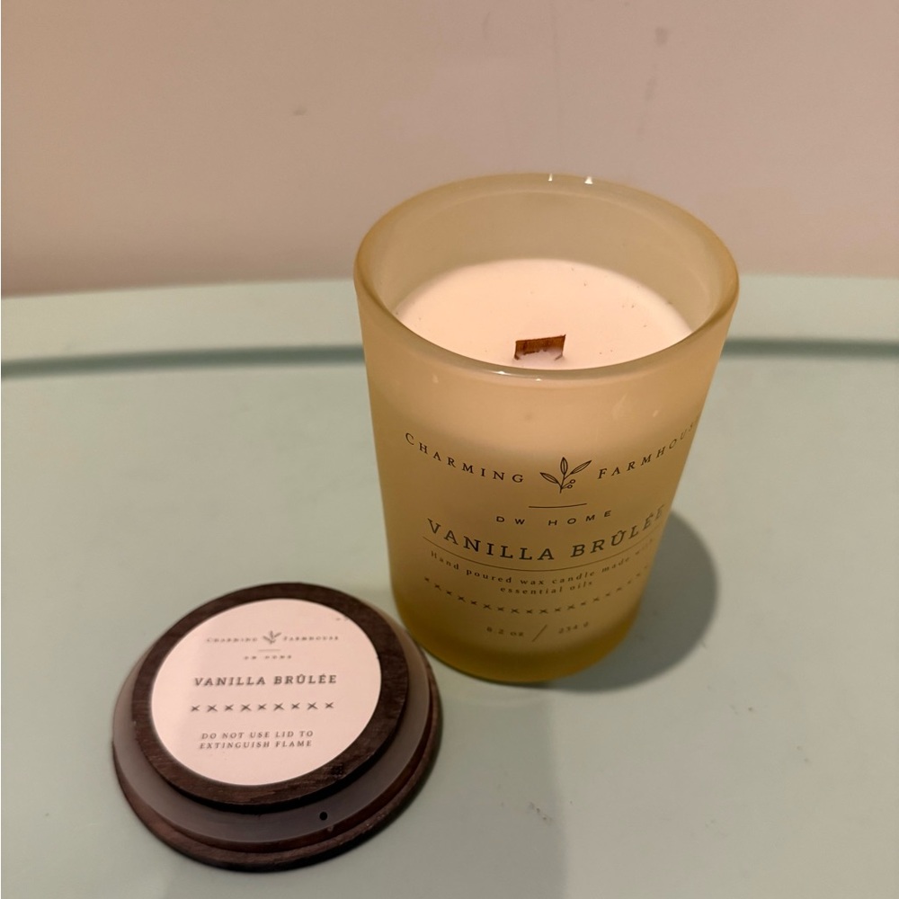 Amazing Vanilla Brûlée Scented Candle - 8.2 oz- NWT - Picture 2 of 3
